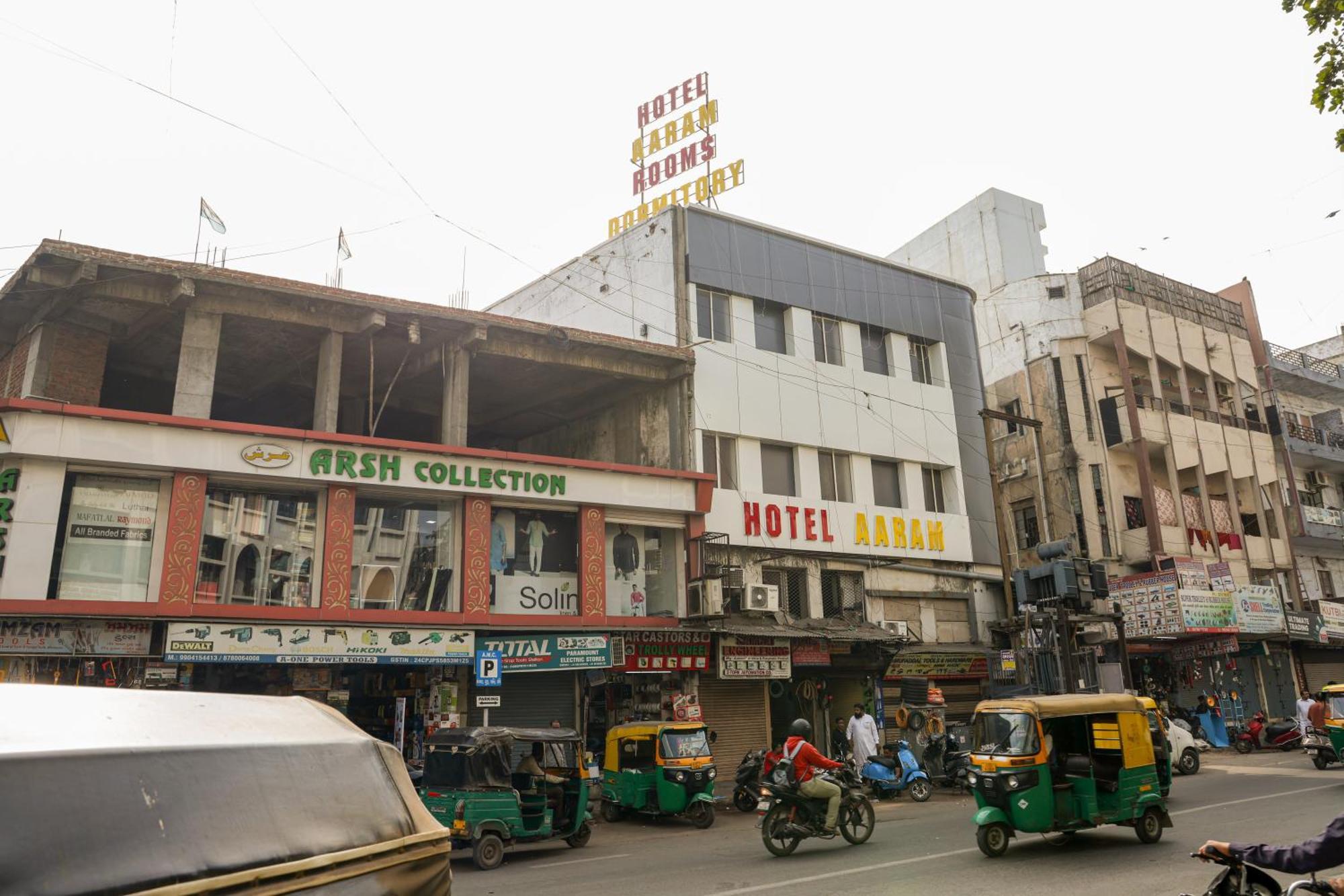 Hotel Aaram Kalupur Ahmedabad Bagian luar foto