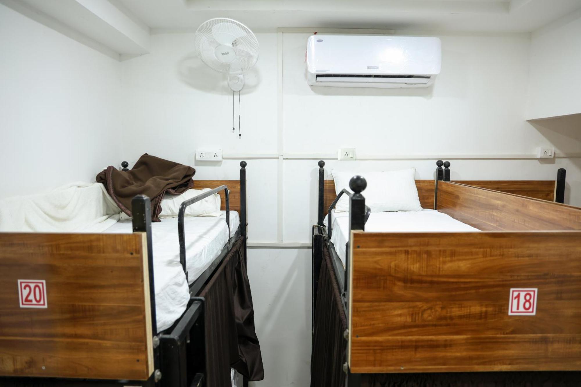 Hotel Aaram Kalupur Ahmedabad Bagian luar foto