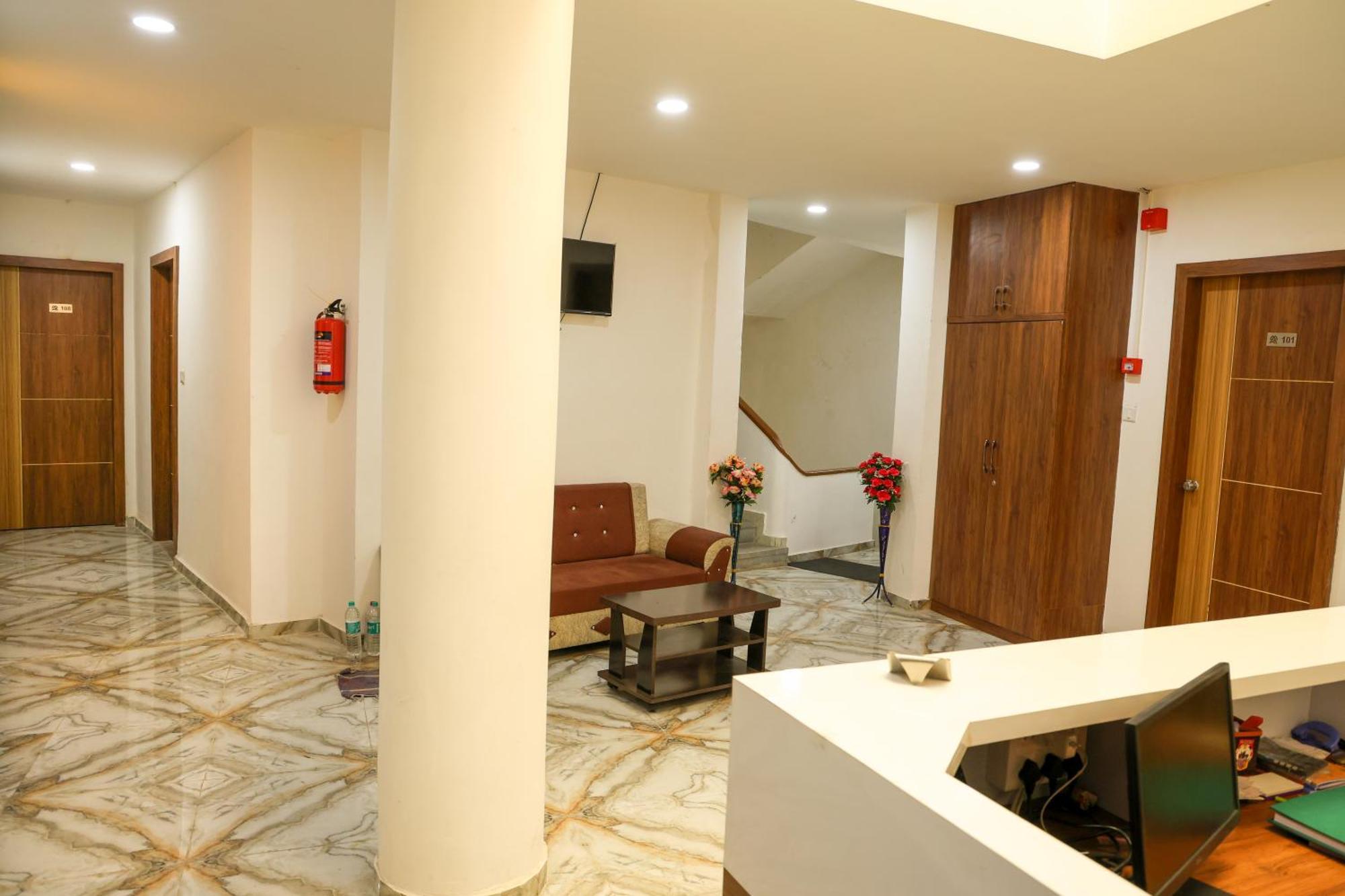 Hotel Aaram Kalupur Ahmedabad Bagian luar foto