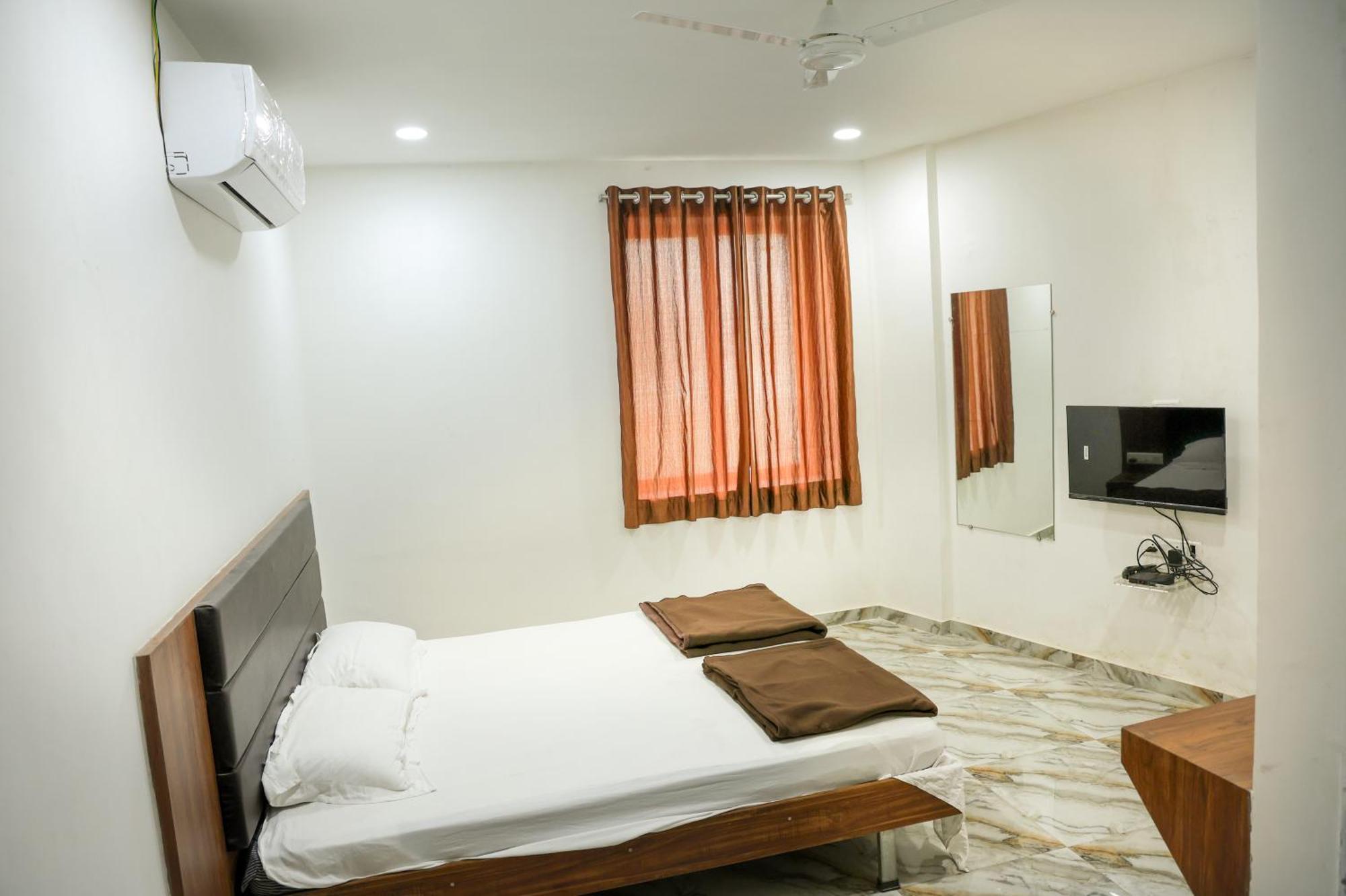Hotel Aaram Kalupur Ahmedabad Bagian luar foto