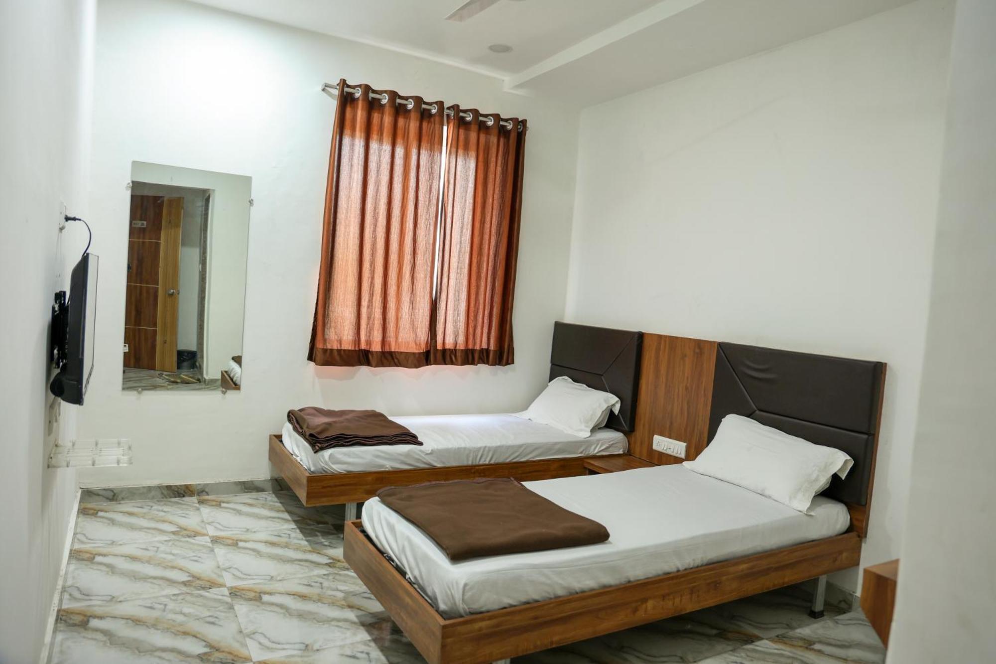 Hotel Aaram Kalupur Ahmedabad Bagian luar foto