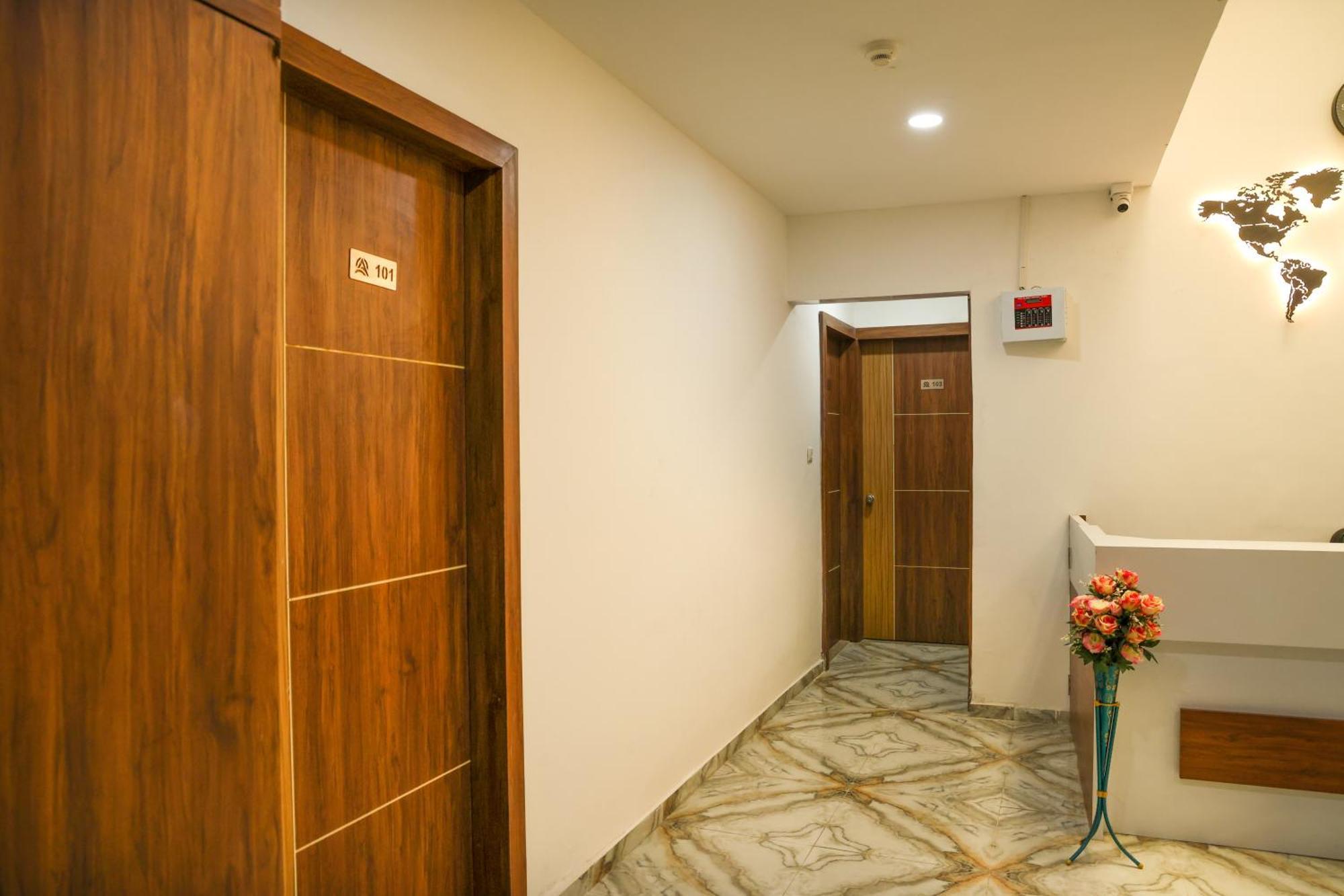 Hotel Aaram Kalupur Ahmedabad Bagian luar foto