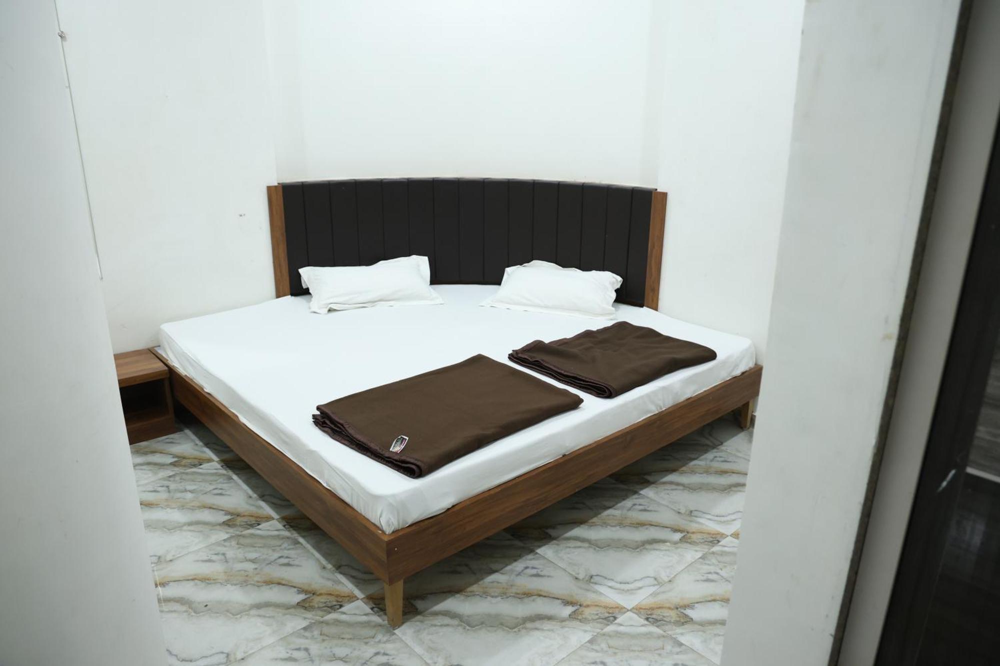 Hotel Aaram Kalupur Ahmedabad Bagian luar foto