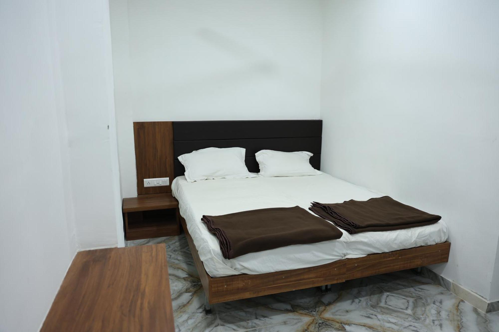 Hotel Aaram Kalupur Ahmedabad Bagian luar foto