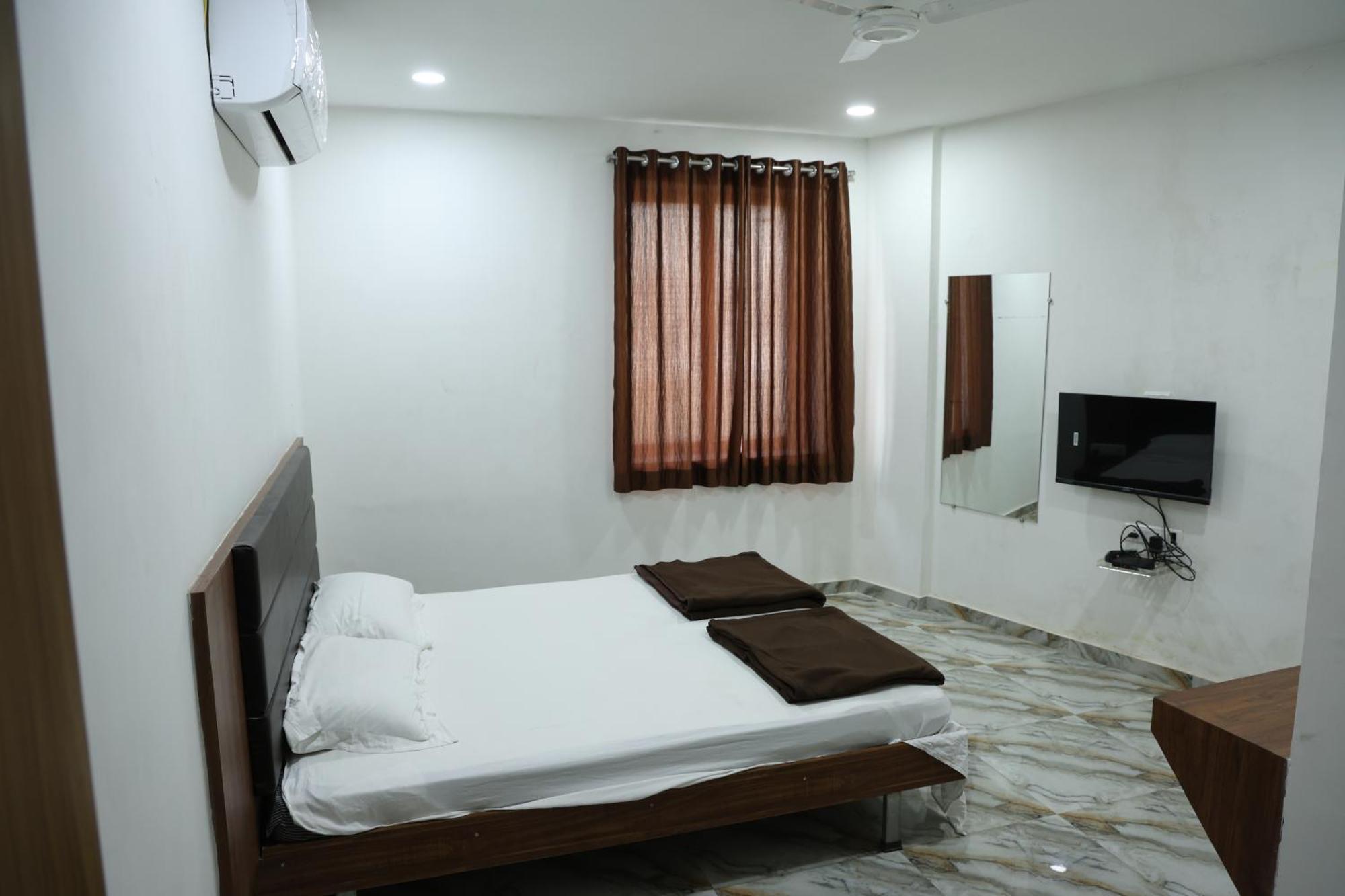 Hotel Aaram Kalupur Ahmedabad Bagian luar foto